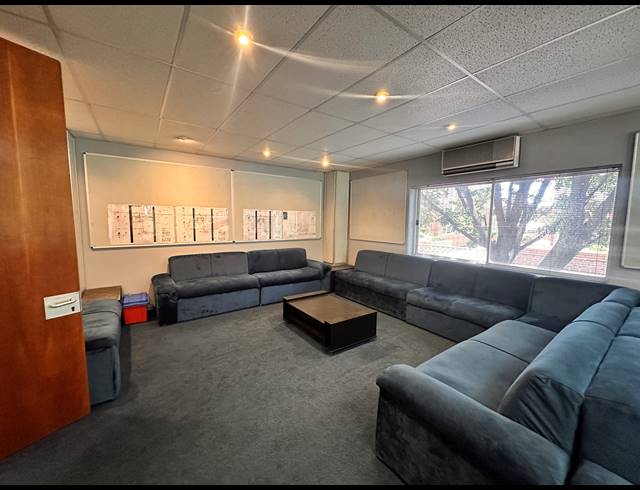 1,165M² BUILDING FOR SALE IN PARKTOWN